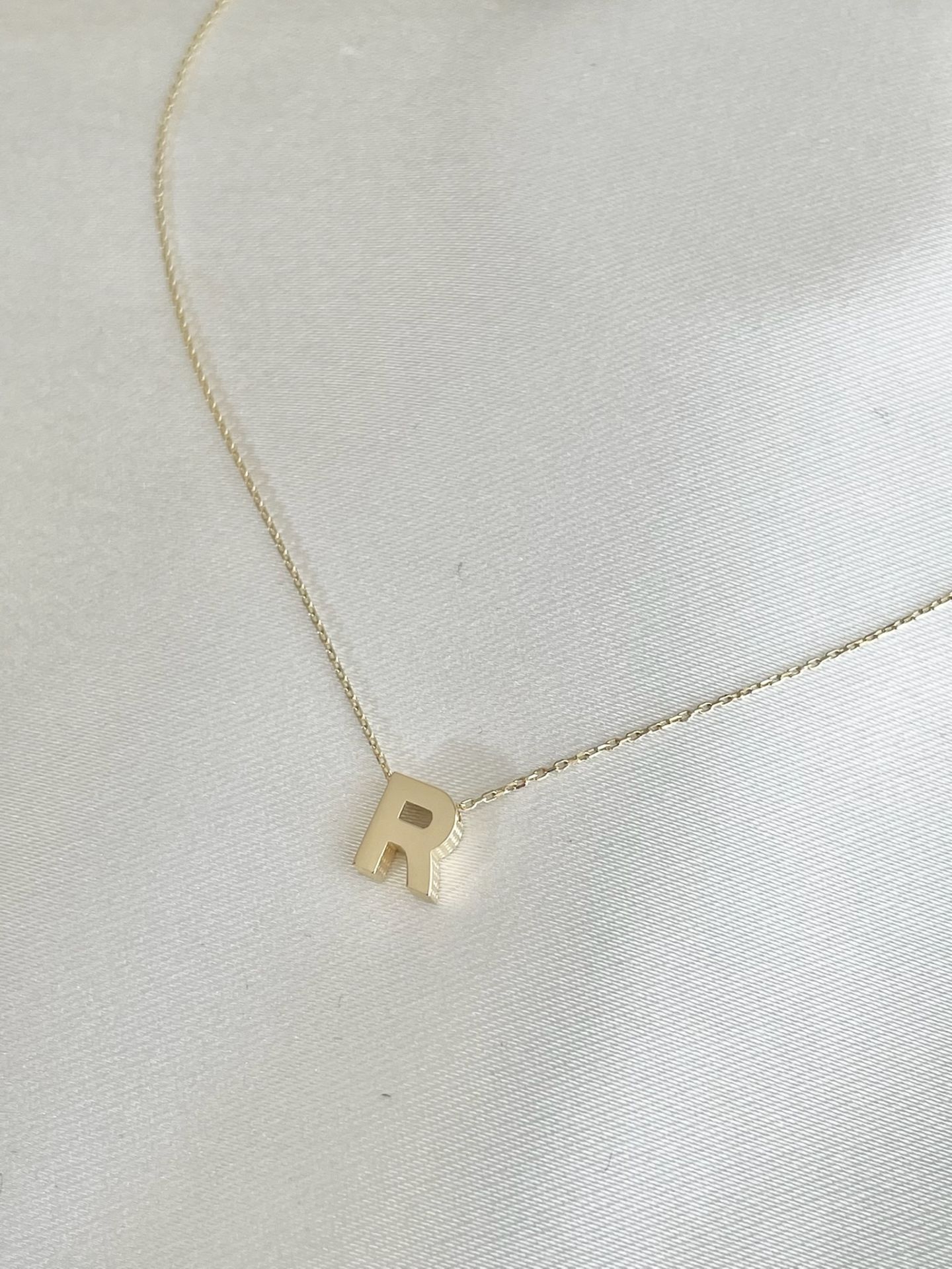 Taşsız R Harf Kolye