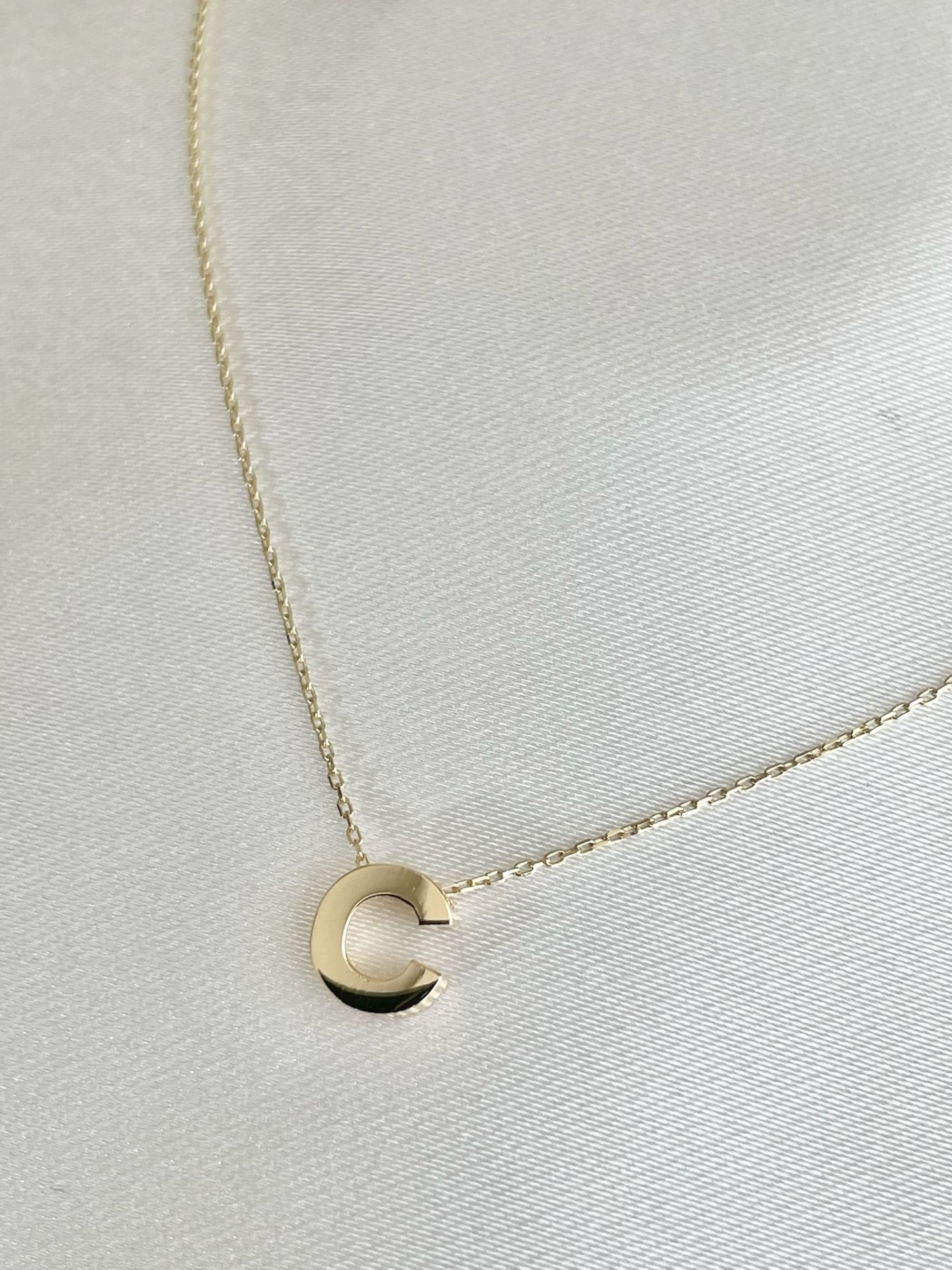 Taşsız C Harf Kolye